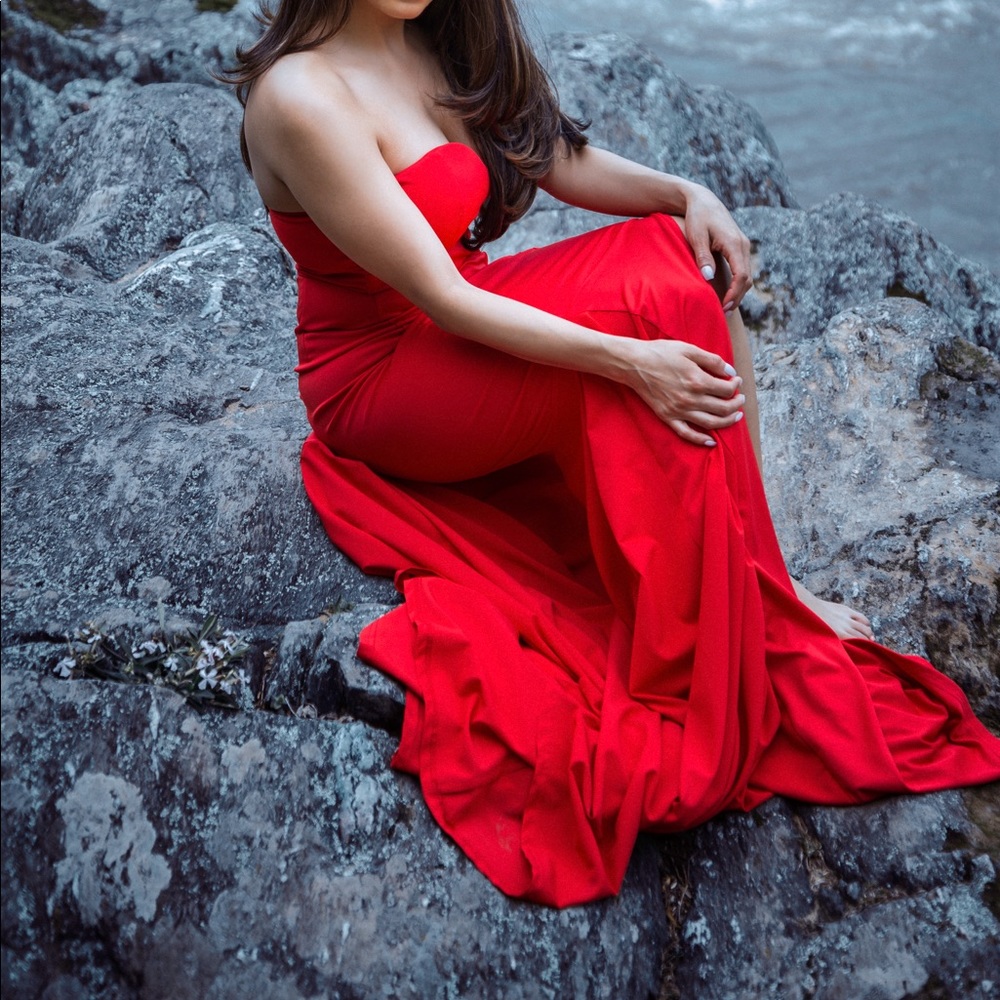 Red dress - Picture 3 of 5